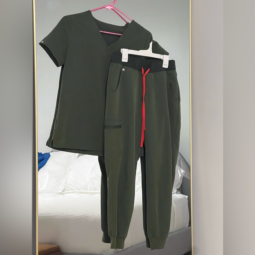 FIGS scrubs